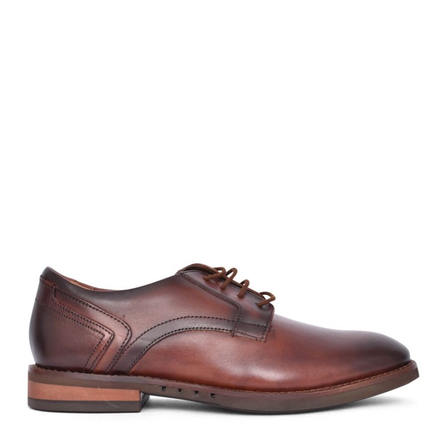 Mens CLARKS | Mens Un Hugh Lace Leather G-Fit Shoe In Brown